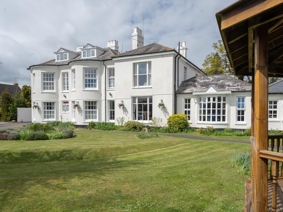 cedar lawn nursing home exterior